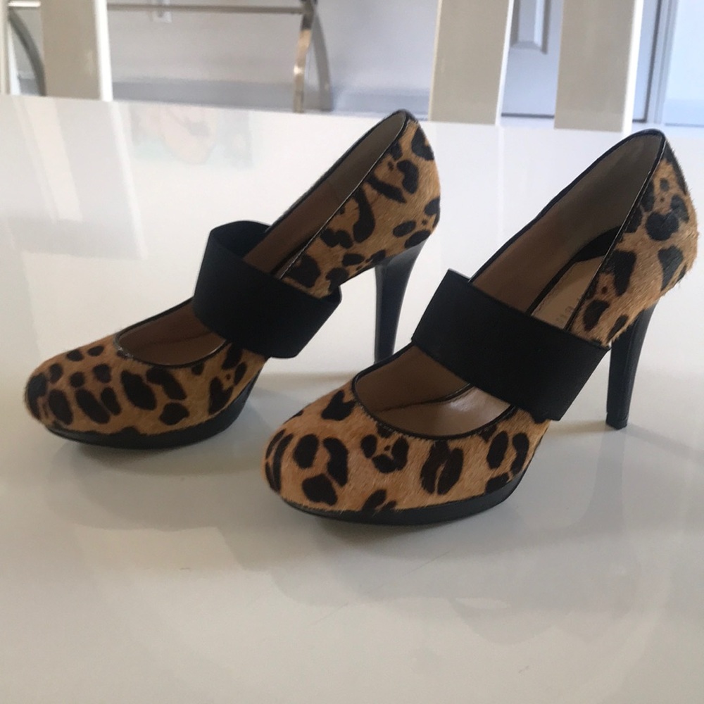 Gianni Bini Leopard fur heals size 7.5.